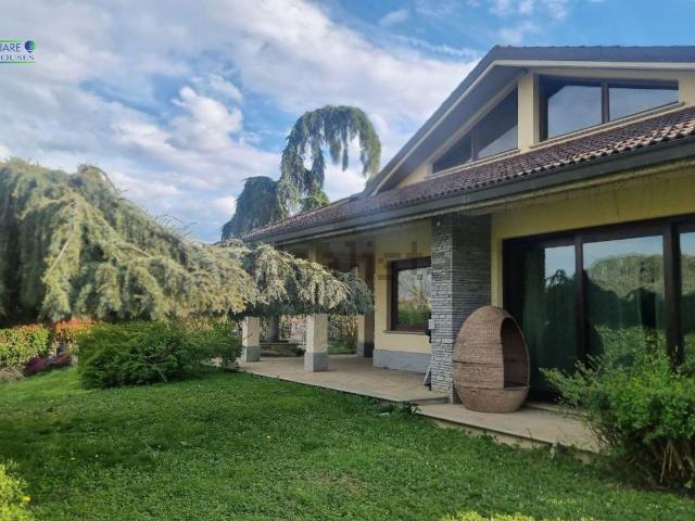 Case e ville in vendita di 440 m² in Via Giulio Verne, 26