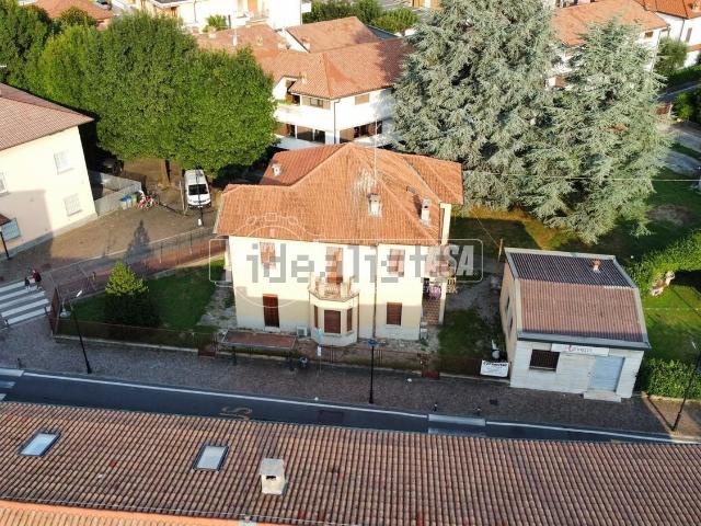 Case e ville in vendita di 440 m² in Via Giacomo Matteotti, 23