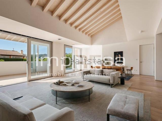 Case e ville in vendita di 440 m² in Via Giambellino