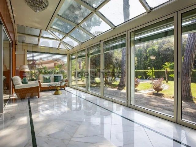 Case e ville in vendita di 440 m² in Via Indipendenza, 144