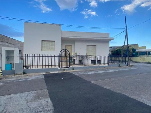 Case e ville in vendita di 440 m² in Via M. Tafuro, 13