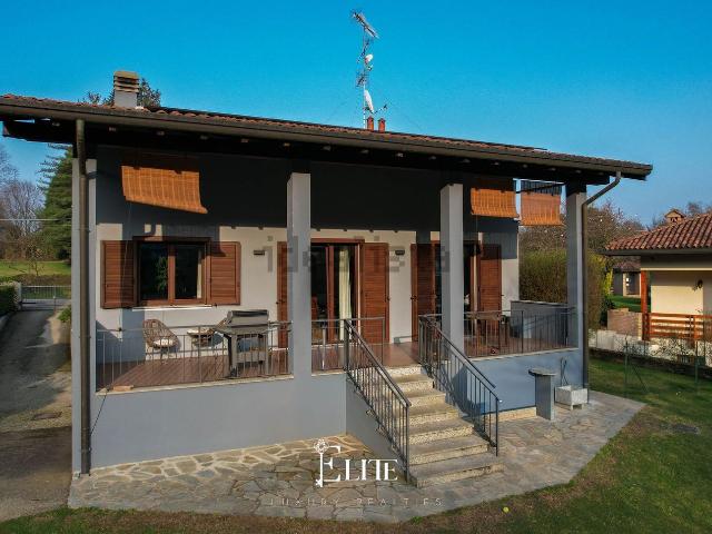 Case e ville in vendita di 440 m² in Via Monte Rosa, 33
