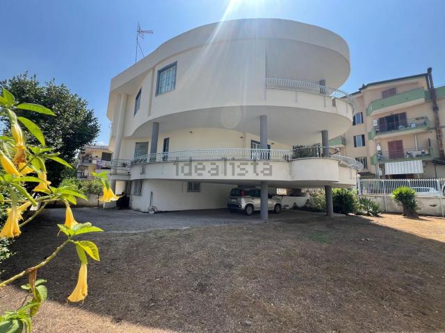 Case e ville in vendita di 440 m² in Via Nola