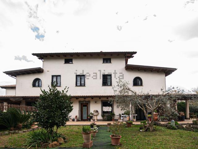Case e ville in vendita di 440 m² in Via nettunense