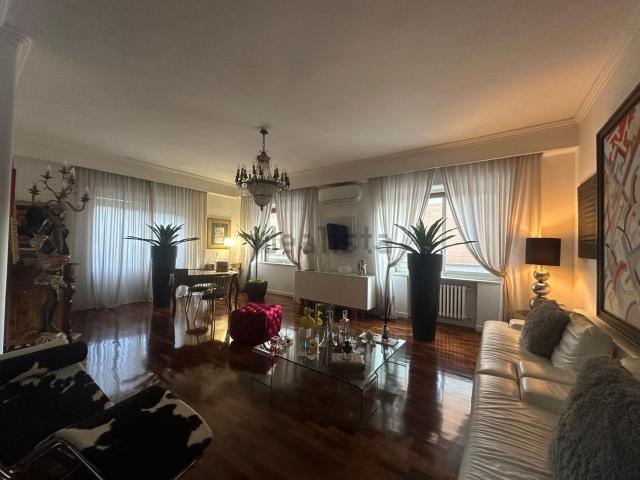 Case e ville in vendita di 440 m² in Via Santa Chiara, 13