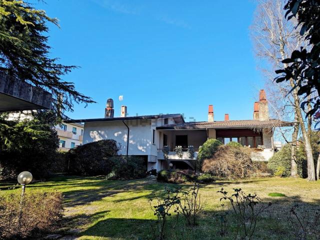 Case e ville in vendita di 440 m² in Via Pietro Gobetti, 1