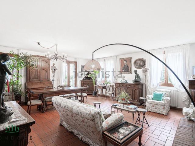 Case e ville in vendita di 441 m² in Via Casale, 4