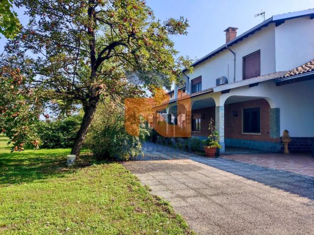 Case e ville in vendita di 442 m² in Via Aldo Moro, 6