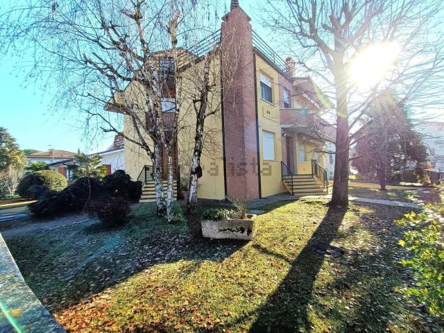 Case e ville in vendita di 442 m² in Via Ferrara