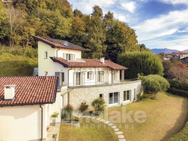 Case e ville in vendita di 443 m² in Via Paolo Carcano