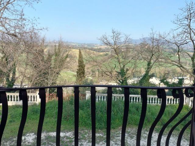 Case e ville in vendita di 443 m² in Frazione Montesicuro