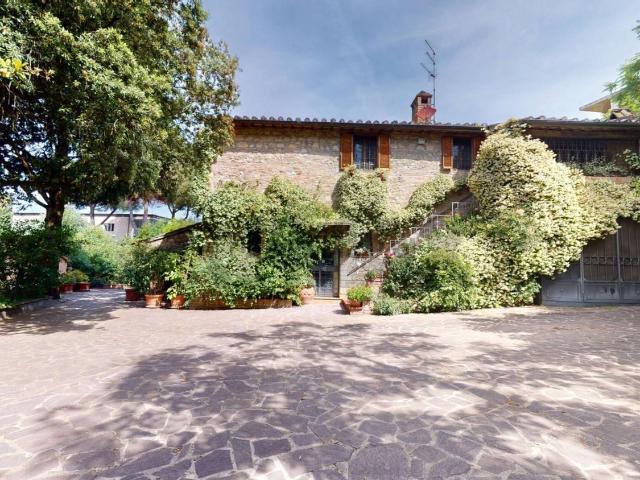 Case e ville in vendita di 443 m² in Strada Santa Lucia