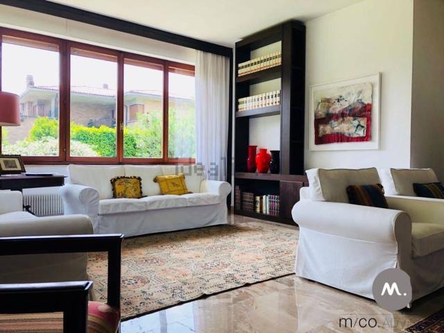 Case e ville in vendita di 444 m² in Via Montereale, 119