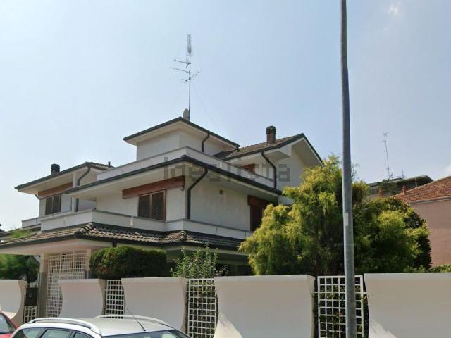 Case e ville in vendita di 444 m² in Via Massaua