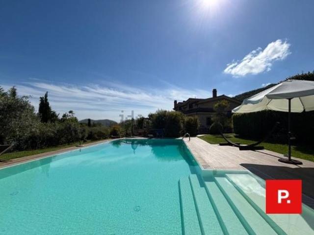 Case e ville in vendita di 444 m² in Via Scese Lunghe