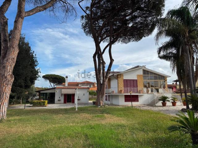 Case e ville in vendita di 444 m² in Via Vincenzo Monti, 2