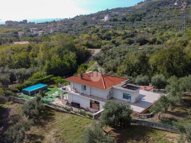 Case e ville in vendita di 445 m² in Via Gesso Paradiso