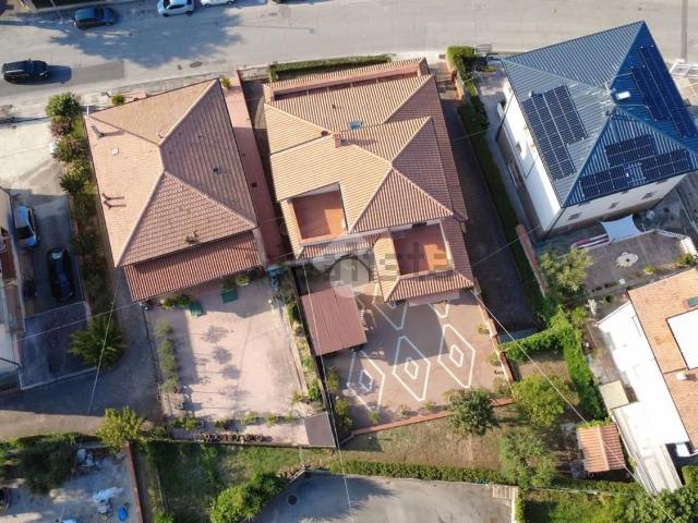 Case e ville in vendita di 445 m² in Via D&apos Annunzio, 214