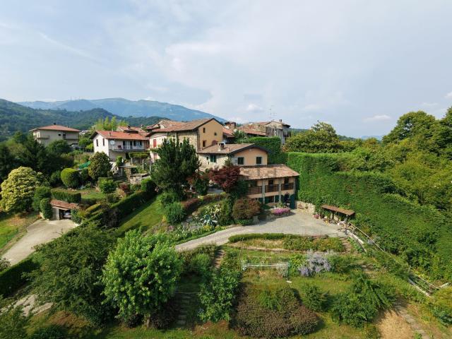 Case e ville in vendita di 446 m² in Via Gromlongo