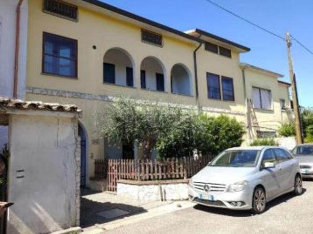 Case e ville in vendita di 447 m² in Via Sulcis, 8