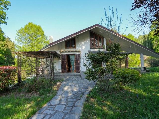 Case e ville in vendita di 448 m² in Via Ambovo, 72