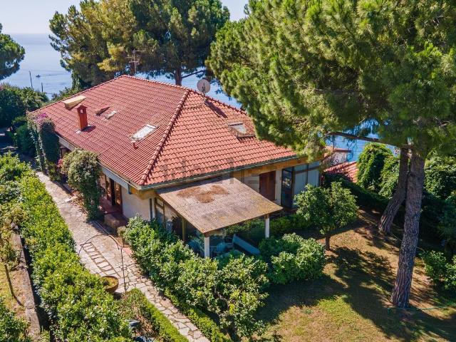 Case e ville in vendita di 448 m² in Via alle Ville, 3
