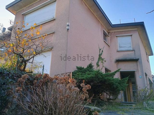 Case e ville in vendita di 449 m² in Via Brunico, 18