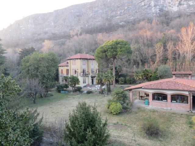 Case e ville in vendita di 450 m²