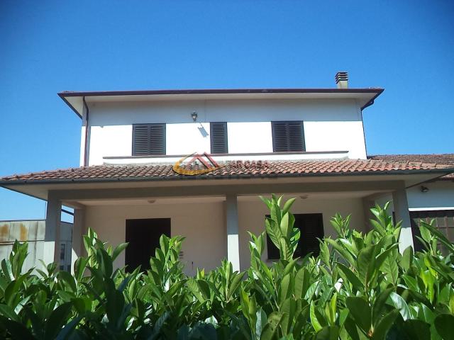 Case e ville in vendita di 450 m²