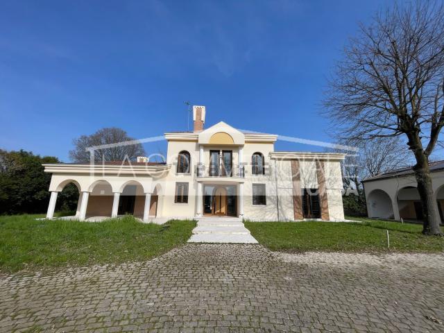 Case e ville in vendita di 450 m²
