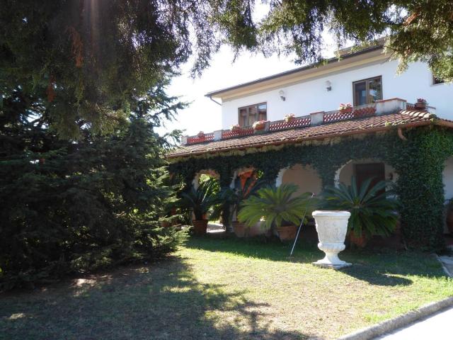 Case e ville in vendita di 450 m²