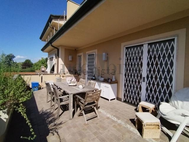 Case e ville in vendita di 450 m² in Via Corte Mei, 56