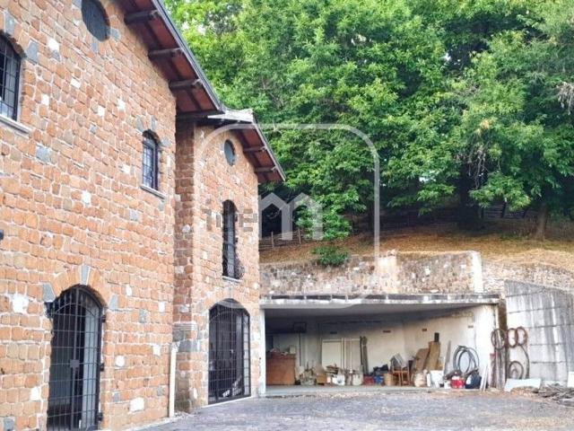 Case e ville in vendita di 450 m² in Via Casilina, 468