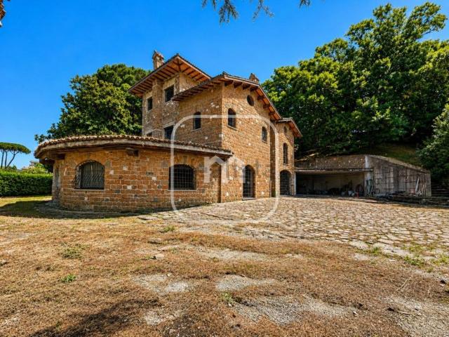 Case e ville in vendita di 450 m² in Via Casilina