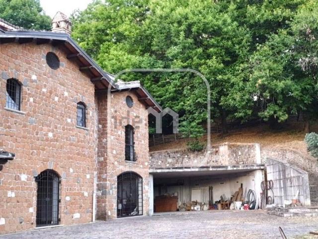 Case e ville in vendita di 450 m² in Via Casilina