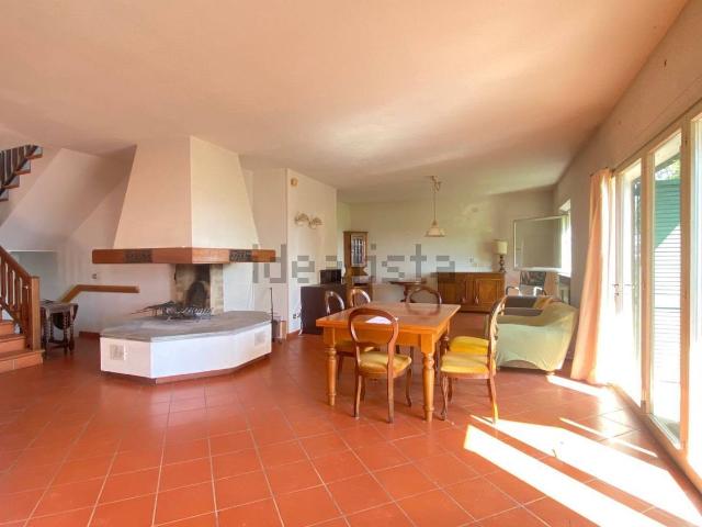 Case e ville in vendita di 450 m² in Via Ciola