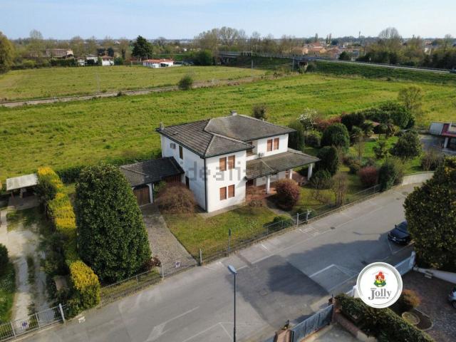 Case e ville in vendita di 450 m² in Via Antonio Gramsci