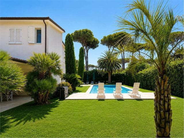 Case e ville in vendita di 450 m² in Via Andrea Doria