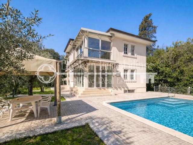 Case e ville in vendita di 450 m² in Via Borgovecchio