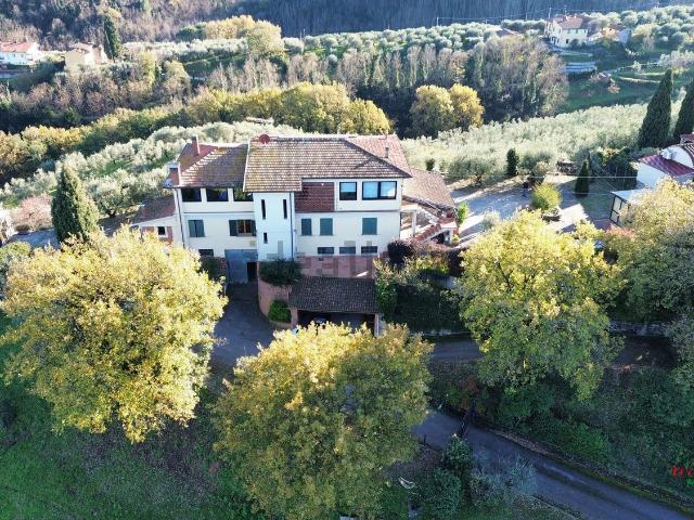 Case e ville in vendita di 450 m² in Via Baco