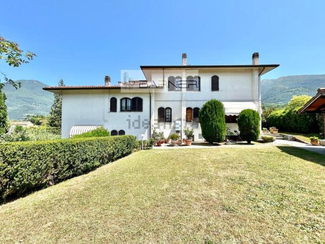 Case e ville in vendita di 450 m² in Via Bellosguardo