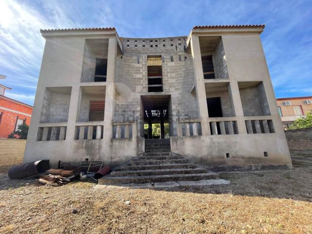 Case e ville in vendita di 450 m² in Via G. M. Angioy, 15