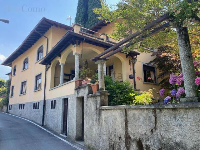 Case e ville in vendita di 450 m² in Via Gianella, 23