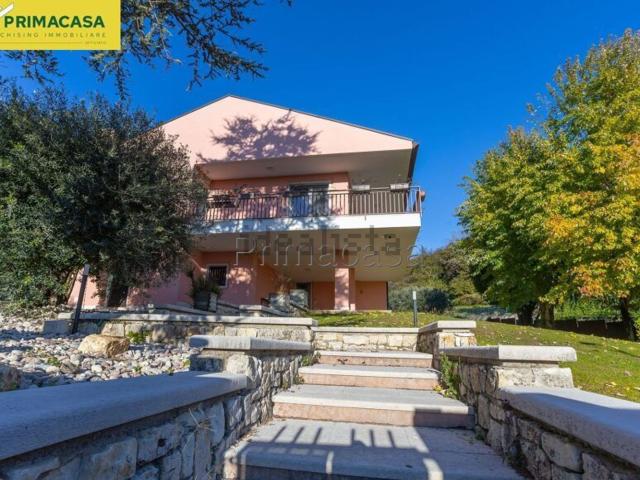 Case e ville in vendita di 450 m² in Via Ginestre