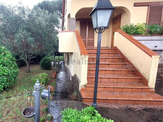 Case e ville in vendita di 450 m² in Via Don Giovanni Minzoni