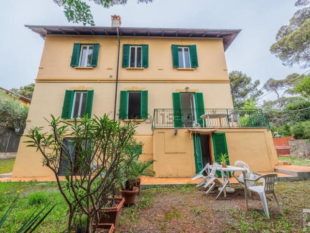 Case e ville in vendita di 450 m² in Via del Rosmarino