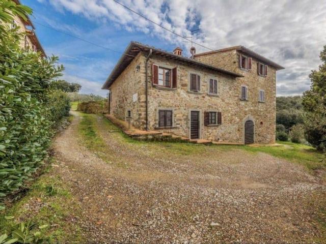 Case e ville in vendita di 450 m² in Via delle Corticelle, 21