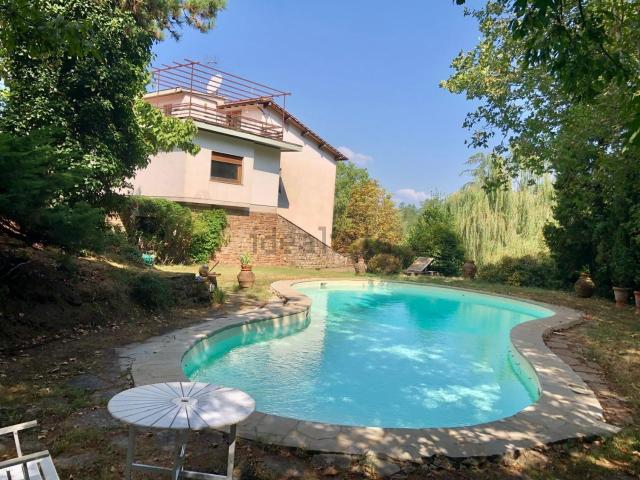 Case e ville in vendita di 450 m² in Via di Caselline, 1058