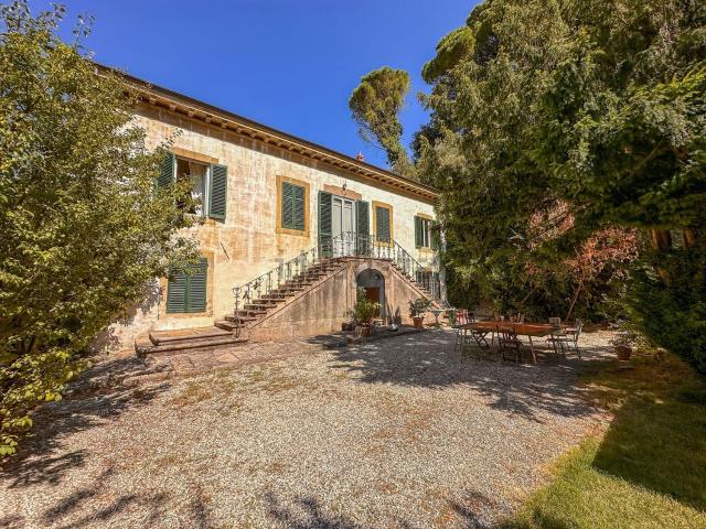 Case e ville in vendita di 450 m² in Via di Arsina, 1101
