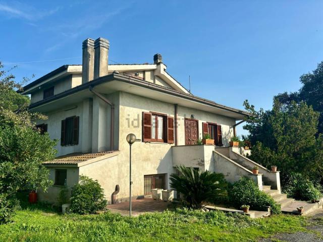 Case e ville in vendita di 450 m² in Via di Santa Fumia